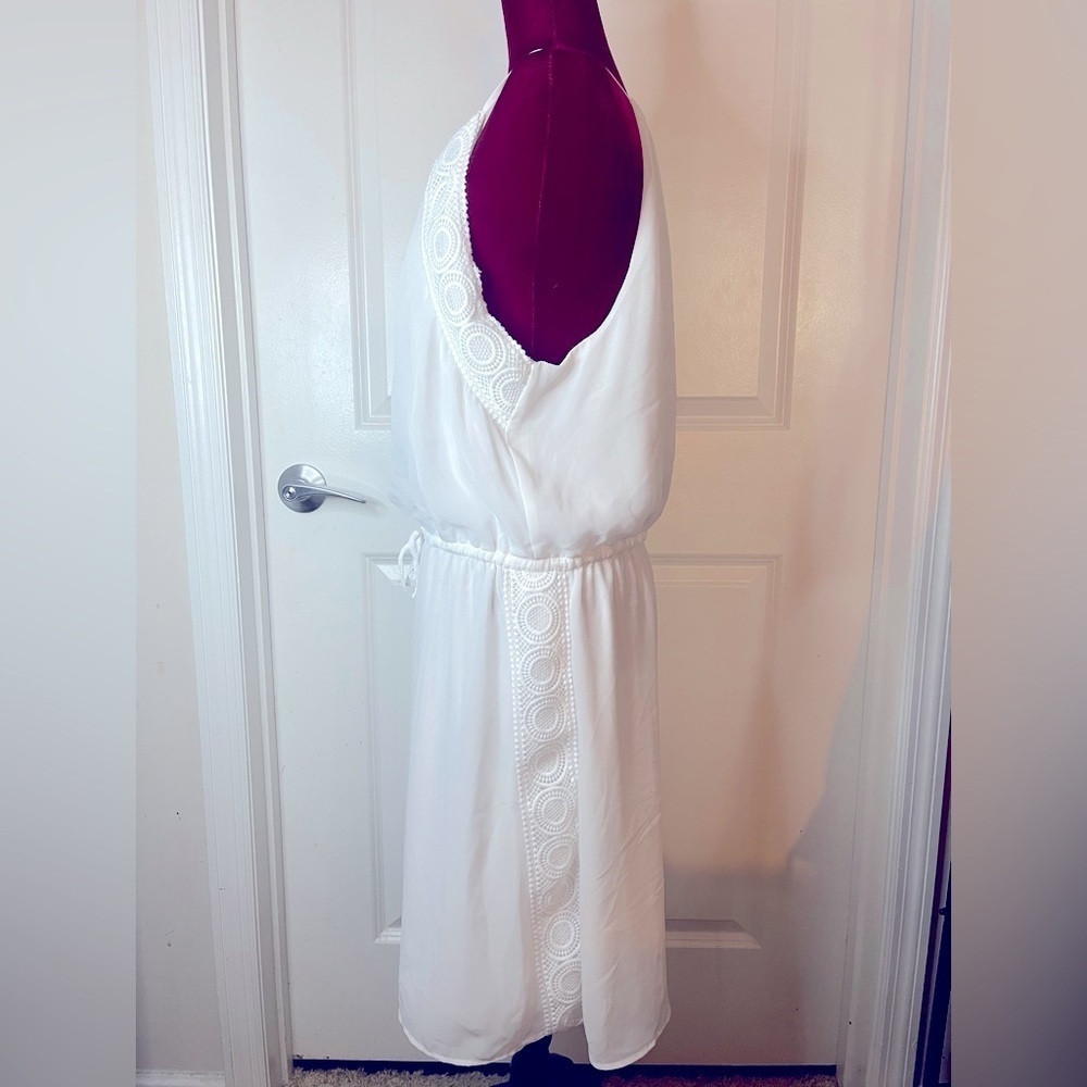 C White Sleeveless Tie Waist A-Line Dress W/ Embroidered Side Details. XL. EUC. - Picture 5 of 9